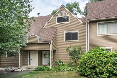 14 Wood Duck Ln #14, Tariffville, CT 06081