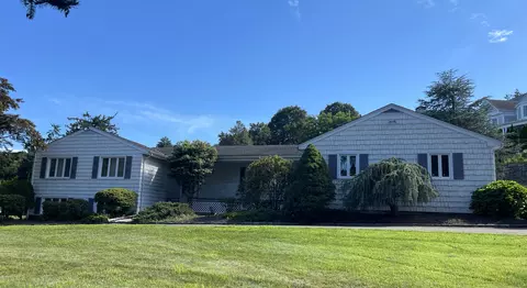 53 W Hill Cir, Stamford, CT 06902