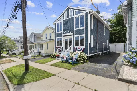 35 Lawrence Ave, Milford, CT 06460