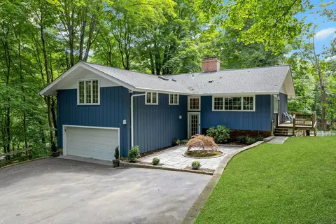 3 Andrews Dr, Darien, CT 06820