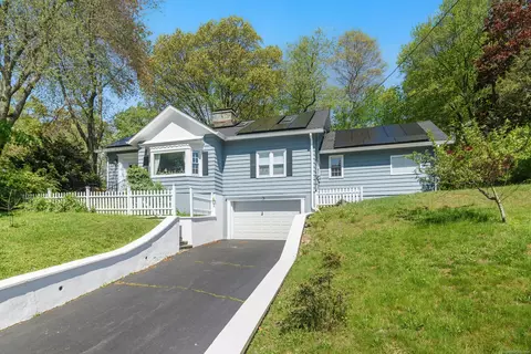 564 Fairfield Woods Rd, Fairfield, CT 06825