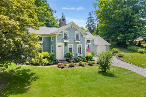 25 Spring St, Chester, CT 06412