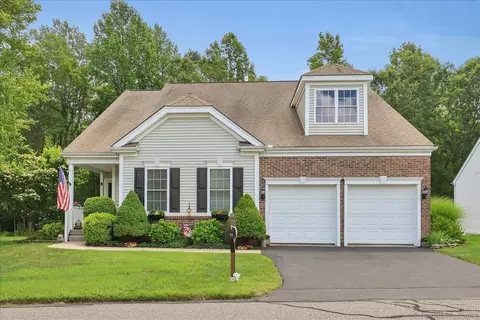 33 Wadsworth Ln #33, Wallingford, CT 06492