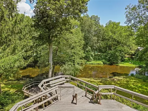 17 Huckleberry Ln, Weston, CT 06883