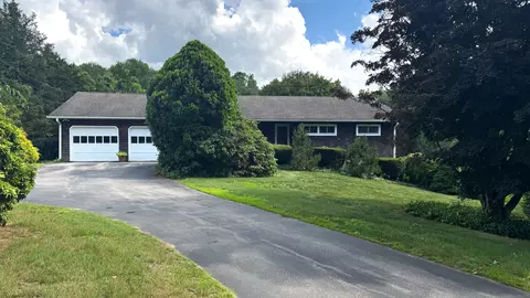 70 River Rd, Preston, CT 06365