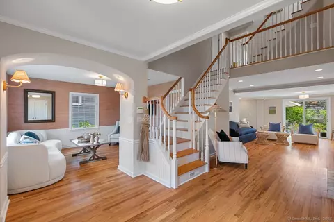 6 Tonetta Cir, Norwalk, CT 06855