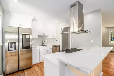 18 Greenbrier Rd, East Hartford, CT 06118