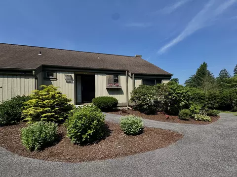 570 Heritage Vlg #B, Southbury, CT 06488