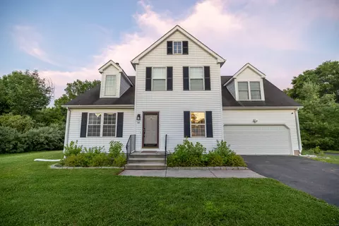 14 Greenview Ter, Middletown, CT 06457