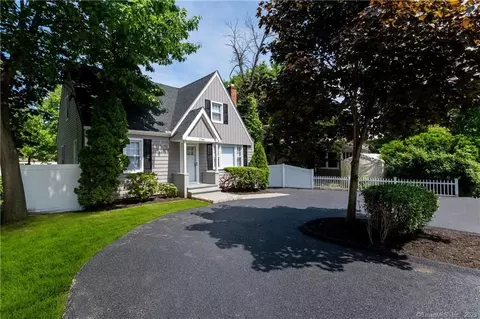 1748 Stratfield Rd, Fairfield, CT 06825
