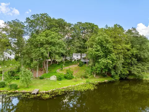 16 Pinnacle Rock Rd, Stamford, CT 06903