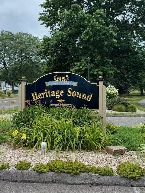 85 Viscount Dr #A34, Milford, CT 06460