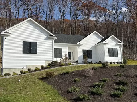 2 Deer Run Rd, Middlebury, CT 06762