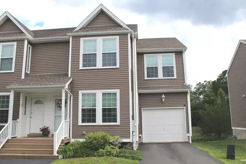 3 Holly Ln #3, Unionville, CT 06085