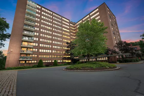 31 Woodland St #8P, Hartford, CT 06105