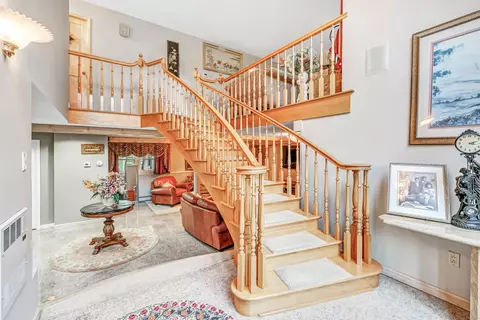 Entry Way - 40 Walnut St, Monroe, CT 06468 photo 2 of 5