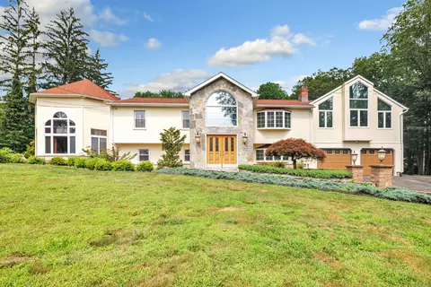 40 Walnut St, Monroe, CT 06468