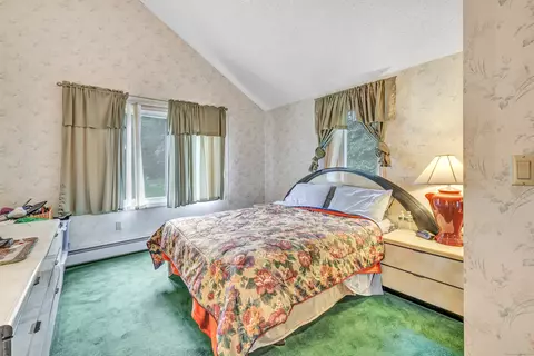 Bedroom - 40 Walnut St, Monroe, CT 06468 photo 4 of 6