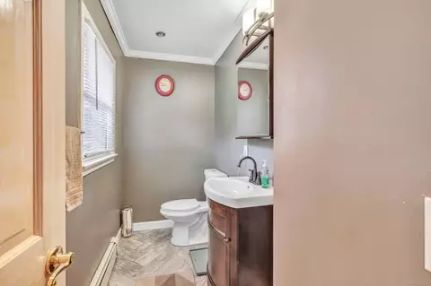 Bath - 40 Walnut St, Monroe, CT 06468 photo 1 of 5