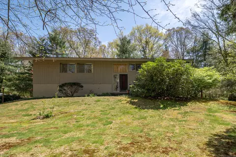 87 Pleasant Dr, Bethany, CT 06524