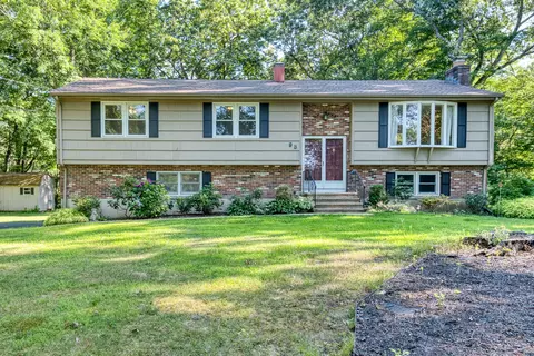 95 Laurelbrook Dr, Guilford, CT 06437