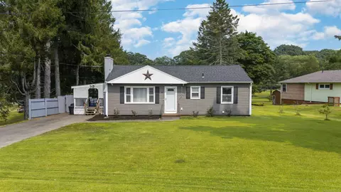 8 Gendron Rd, Moosup, CT 06354