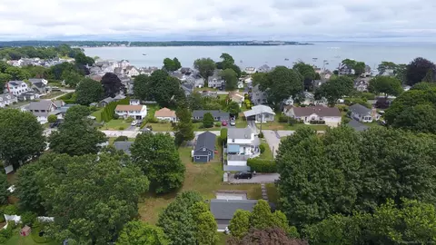 5 Fuller Ct, Niantic, CT 06357