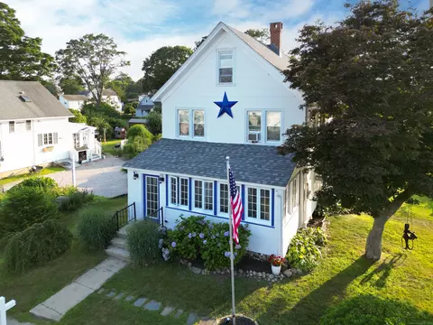 53 Smith St, Niantic, CT 06357
