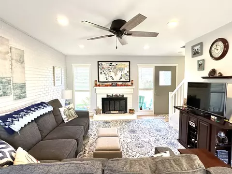 85 Viscount Dr #4E, Milford, CT 06460