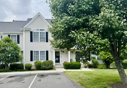 6005 Hancock Dr #6005, Danbury, CT 06811