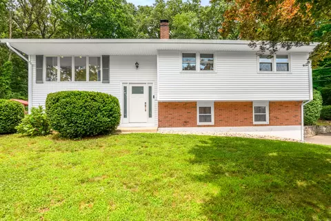 37 Cedar Ln, Beacon Falls, CT 06403