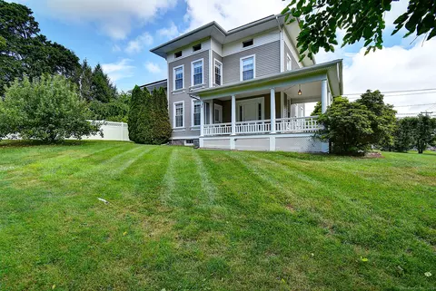 33 W Hartford Rd, Newington, CT 06111