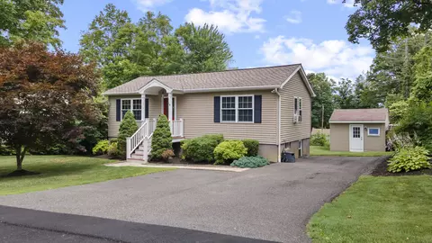 14 Hilltop Dr, New Fairfield, CT 06812
