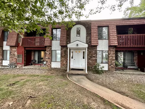 25 Woodsedge Dr #5C, Newington, CT 06111