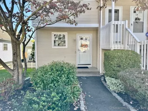 2390 State St #7J, Hamden, CT 06517