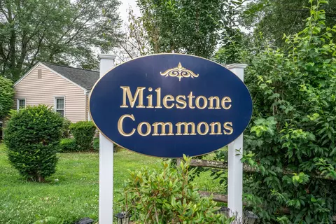 20 Holly Ln #20, Glastonbury, CT 06033