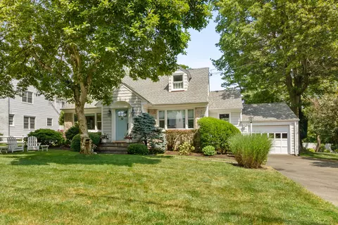 33 Ridgeley St, Darien, CT 06820