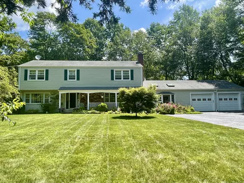100 Horse Tavern Rd, Trumbull, CT 06611