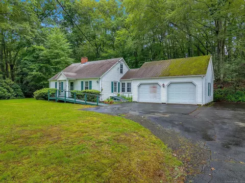79 E Pattagansett Rd, Niantic, CT 06357