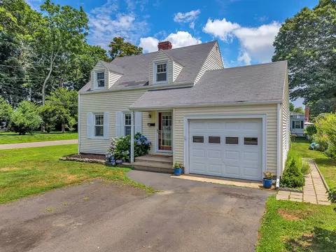 18 Lynde St, Old Saybrook, CT 06475