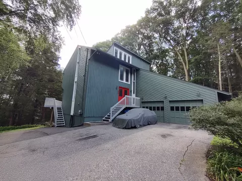 28 Tahmore Pl, Shelton, CT 06484