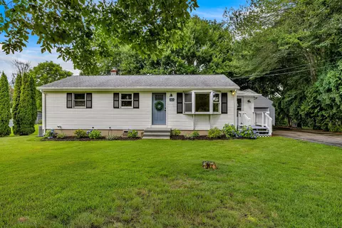 130 Spithead Rd, Waterford, CT 06385