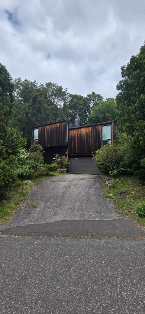 100 Mildred Ave, Waterbury, CT 06708