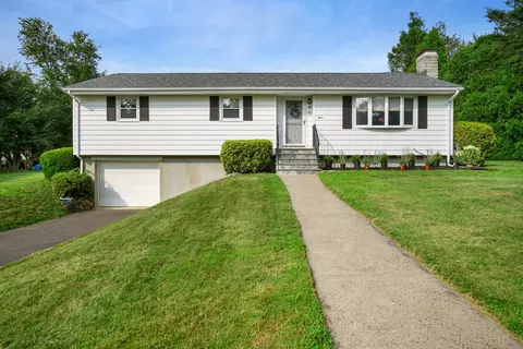12 Nokomis Dr, Trumbull, CT 06611