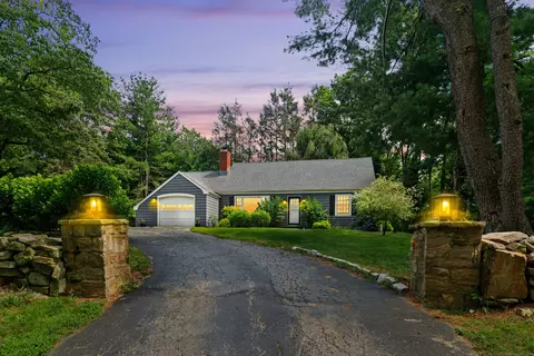 79 North St, Trumbull, CT 06611