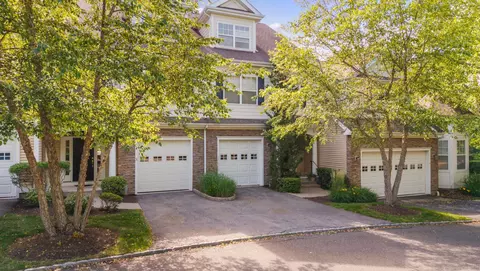 2 Dogwood Ct #2, Middlebury, CT 06762
