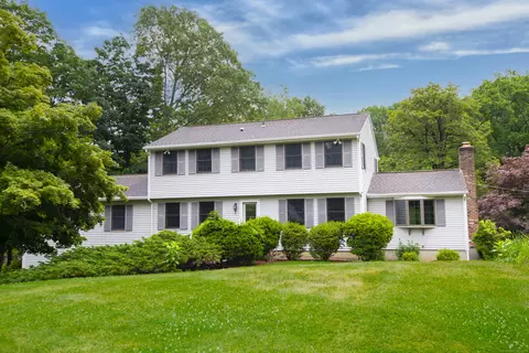 19 Kimberly Dr, Guilford, CT 06437
