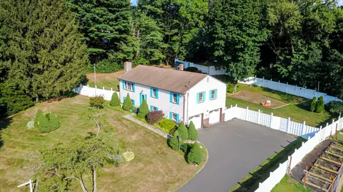 271 Rolling Hill Ln, Southington, CT 06489