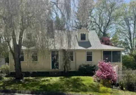 46 Gurley Rd, Waterford, CT 06385