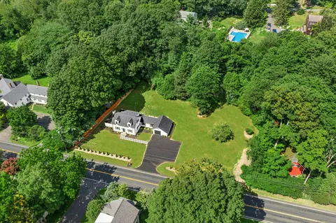 26 Dodgingtown Rd, Newtown, CT 06470